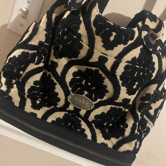 🎉Cake by Petunia Pickle black velvet cosmopolitan! Retail $350. Sold out! - Picture 7 of 8